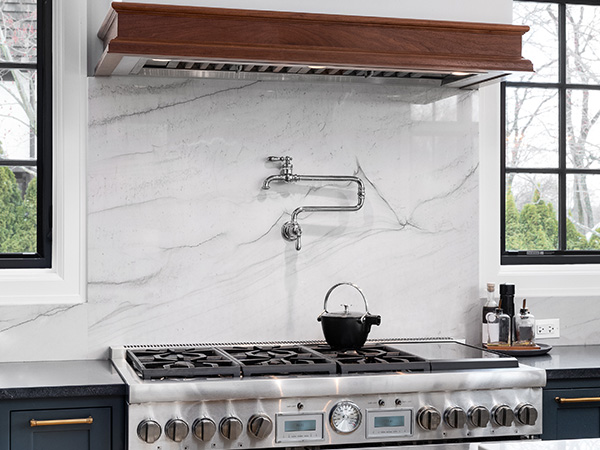 Marble Kitchen Backsplash | Modern Marble Backsplash Kitchen | Marble Slab Backsplash Kitchen | White Marble Backsplash Kitchen | Modern Farmhouse Kitchen Backsplash Ideas